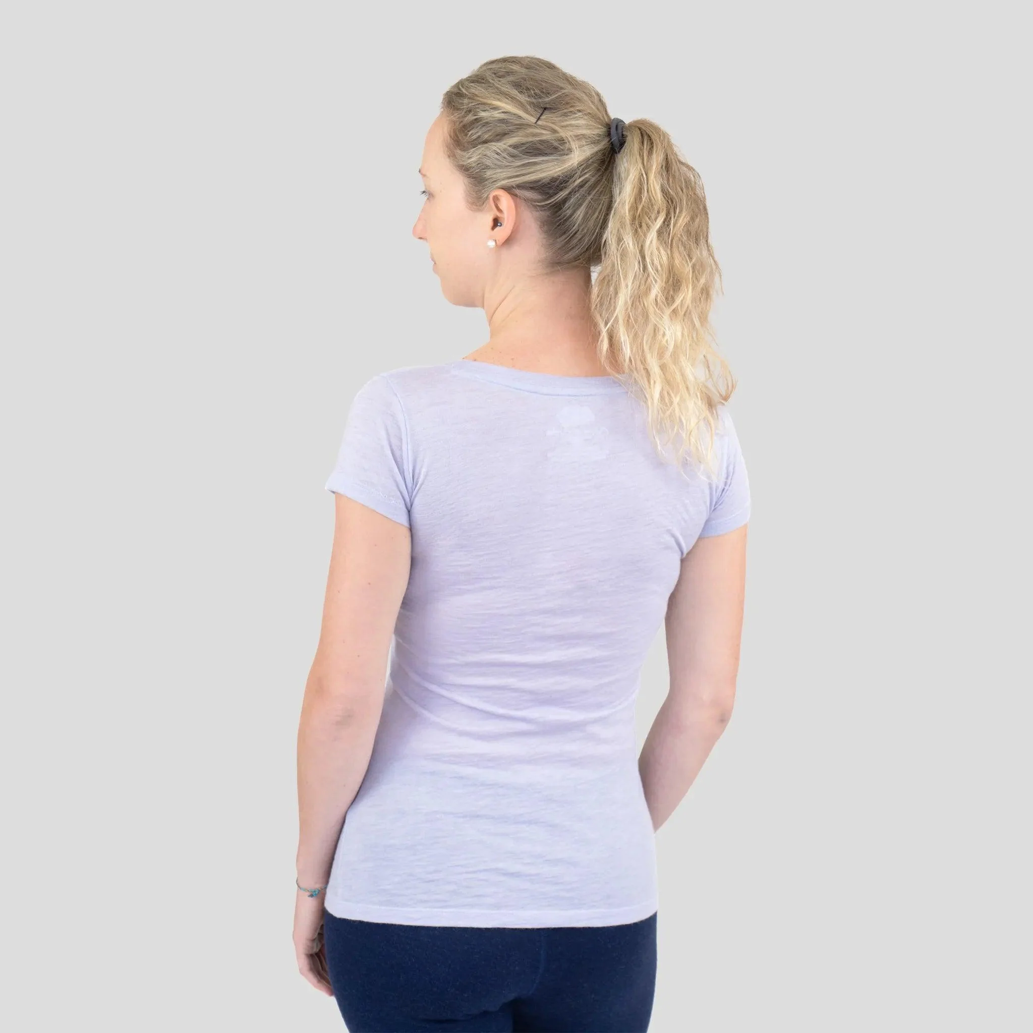 Women's Alpaca Wool T-Shirt: 160 Ultralight V-Neck - Image 11